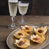 Blue cheese filo bites with pears and pecan