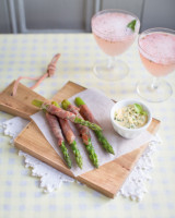 Ham-wrapped asparagus with a strawberry basil fizz
