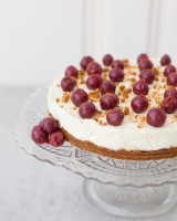 Cheesecake with speculoos bottom, topped with cherries and winter decoration