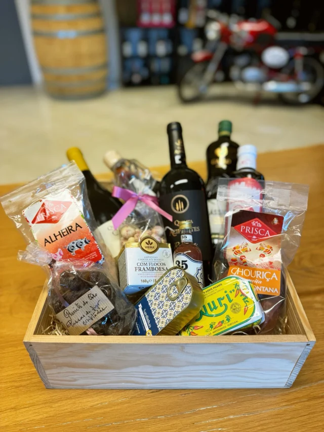 ***GIVEAWAY*** 🇵🇹🎁 💕
To launch my monthly Portuguese recipe series with @bexeb_luxembourg, we’ve decided to spoil one of you with a fantastic hamper full of Portuguese goodies – worth 100€! See below if you want to find out what’s in it.
.
HOW TO ENTER:
1. Follow both accounts @bexeb_luxembourg and @anneskitchen ➡️
2. Comment below: tell us what is your favourite wine region in Portugal 🇵🇹🍷 ➡️
3. And tag 1 foodie-friend 🏷️
4. EXTRA ADDITONAL ENTRY:
Share this post in your Insta-stories
.
Content of this amazing hamper:
Prisca Alheira Tradicional 180g
Prisca Chouriça Transmontana 180g
Paladin Vinagre Vinho Tinto Envelhecido 500ml
Avianense Sardinhas Chocolate Azulejos 40g
Viera Amendoas Choco. Branco & Framboesa 160g
Licor 35 Mini - Creme de Pastel de Nata 5cl
Quinta Do Coro Passas de Figo Confitadas 250g
Gallo Azeite Classico 75cl
Quinta Dos Aciprestes Reserva, Douro Rouge 75cl
Mariquinhas Ginja 70cl
Nuri Sardinhas em Azeite Picante 125g
Quinta de Cidrô Reserva Chardonnay, Douro Blanc 75cl
.
Good Luck to you all 🌟
.
.
Contest closes Monday 9th June at midnight. The winner will be drawn the the next day.
.
Contest only open to Luxembourg residents. Winner has to collect the hamper at the @bexeb_luxembourg shop in Bascharage
.
Only 1 comment per person. Extra entry via IG story share.
.
❗️❗️❗️ Please be aware of fake accounts that might contact you to say you won the giveaway! DO NOT engage with the fake accounts and report them ❗️❗️❗️
.
#luxembourg #letzebuerg #igerslux