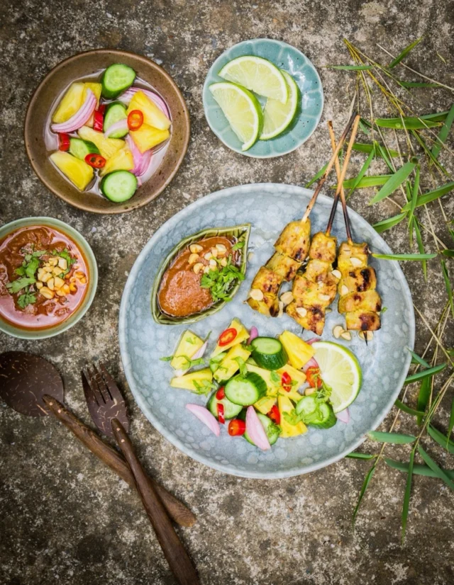Is anyone else as excited about the weather forecast for the next few days?! ☀️😎 I’m definitely doing a BBQ, so i just dug through my archives and thought these recipes could come in handy for you too!
1. Pork satay with Thai cucumber salad
2. Chicken kaffir lime skewers
3. Halloumi chorizo skewers
4. South African bacon Oepsies
5. Grilled asparagus with manchego
6. Salmon aïoli skewers
.
Comment the name of the recipe you want, and I’ll send it to you ☀️
.
#barbecue #bbq #bbqrecipes #barbecuetime #grillen #grillrezepte #igerslux #grillandchill #bbqislife