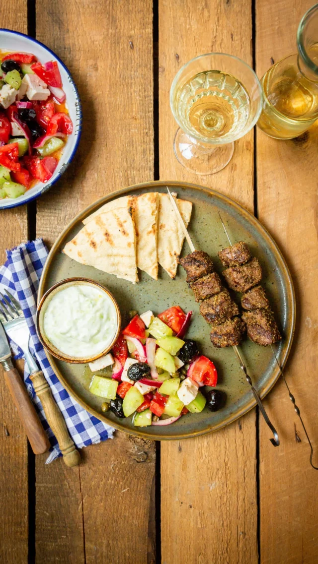 Greek BBQ… but make it wild 🇬🇷
These yummy skewers with oregano, garlic & lemon are made with local filet de chevreuil. It’s 100% local, without any need for industrial farming, and one of the most sustainable meats out there. 🌲 Lean, flavour-packed, and something a little different for the grill.
.
👉 Comment Greek BBQ and I’ll send you the recipe
.
🌿 I’ve partnered with @fshcl_lux (Hunting Federation of Luxembourg), supported by @emweltministere_lu and @landwirtschaft.lu, to shine a light on the value of local game meat – sustainable, regional, and wildly delicious. Over the next few months I’ll be sharing some original recipes with you, to make the most of game meat in the summer season! ☀️ 
.
#venison #greekfood #bbqseason #chevreuil #sustainableeating #localmeat #luxembourgfood #grillinspiration #fshcl #luxembourgfood #igerslux #venisonrecipes #wildrezepte #venisonrecipes #collab