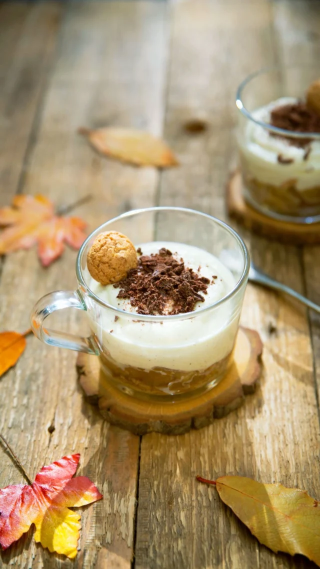 🍎✨ Italians look away! This tiramisu has got apple inside!!! Stewed cinnamon apples, coffee-Amaretto-soaked biscuits with a crunch of Amaretti, and a mascarpone cream infused with marzipany tonka bean… finished with a dusting of chocolate shavings.
If fall was a dessert, this would be it. 🍂🍫
Would you try it?
.
📖 Recipe on my website anneskitchen.lu or comment Tiramisu and I’ll send it to you

#AutumnDessert #TiramisuTwist #applecinnamon #ComfortFood #tiramisu #tiramisulover #autumnvibes #easydessert #fallvibes #fallrecipes