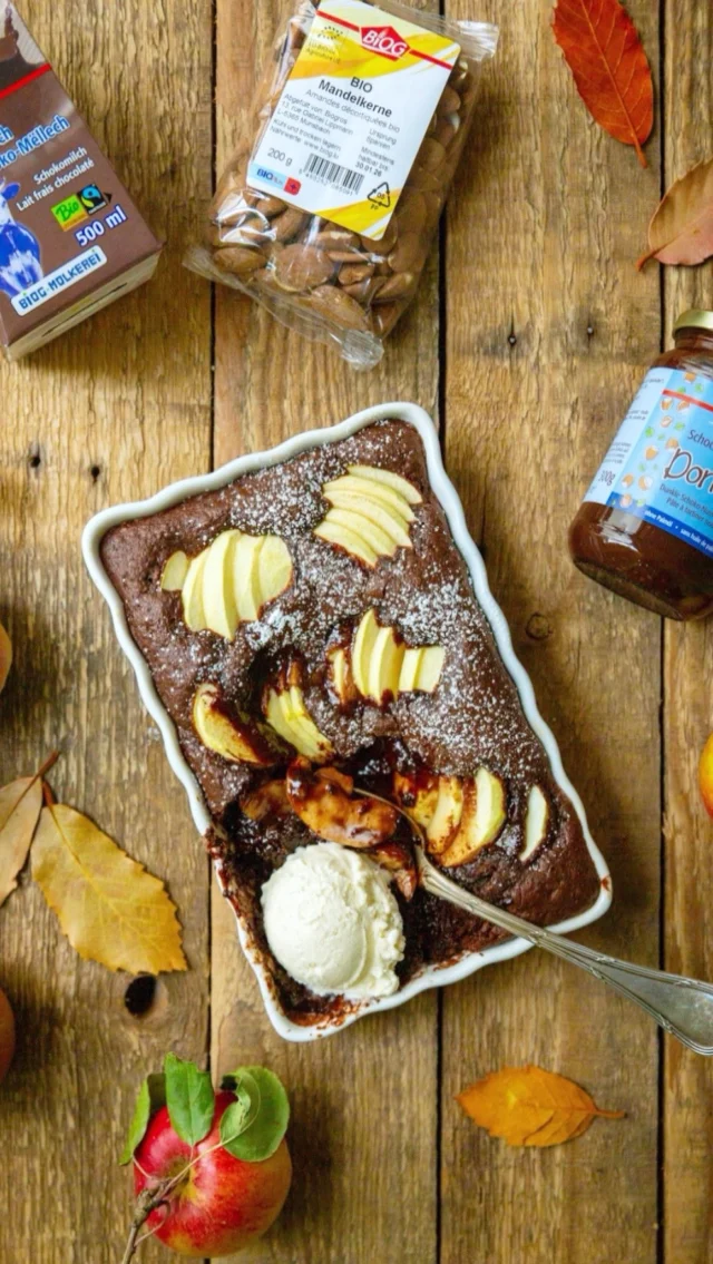 🍫 🍎 Say hello to this ultimate autumn treat! Think moelleux au chocolat gone seasonal: gooey, rich, and hiding sweet baked apples inside. A chocolate apple fondant!
All made with local organic @biog.lu goodies: dark chocolate spread, chocolate milk, almonds, cocoa, and seasonal apples.
Serve it warm with a scoop of vanilla ice cream and cuddle up to watch the leaves fall down 🍁 🍂 

📖 Recipe on our websites or comment Fondant and I’ll send you the recipe 

This recipe was created as part of my collab with BIOG

#biog #appleseason #luxembourglife #applerecipes #collab